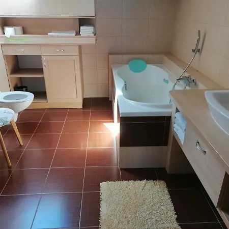U Kostela, Sedlo Apt 1-4os, Apt 2-5 Os
