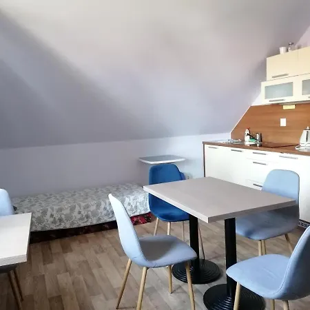 U Kostela, Sedlo Apt 1-4os, Apt 2-5 Os